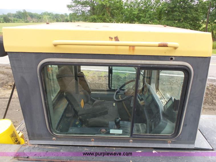 image for item K7146 1999 Caterpillar D400E Series II haul truck