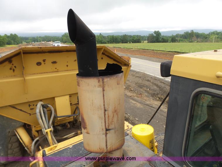 image for item K7146 1999 Caterpillar D400E Series II haul truck