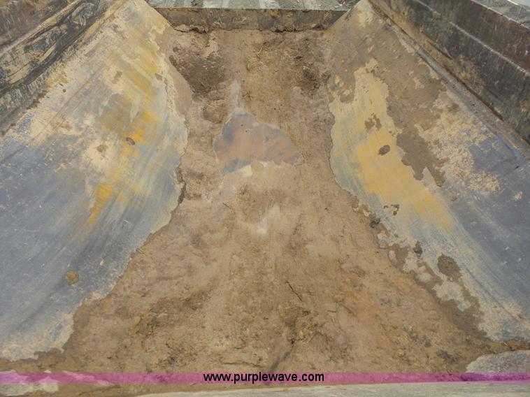 image for item K7146 1999 Caterpillar D400E Series II haul truck