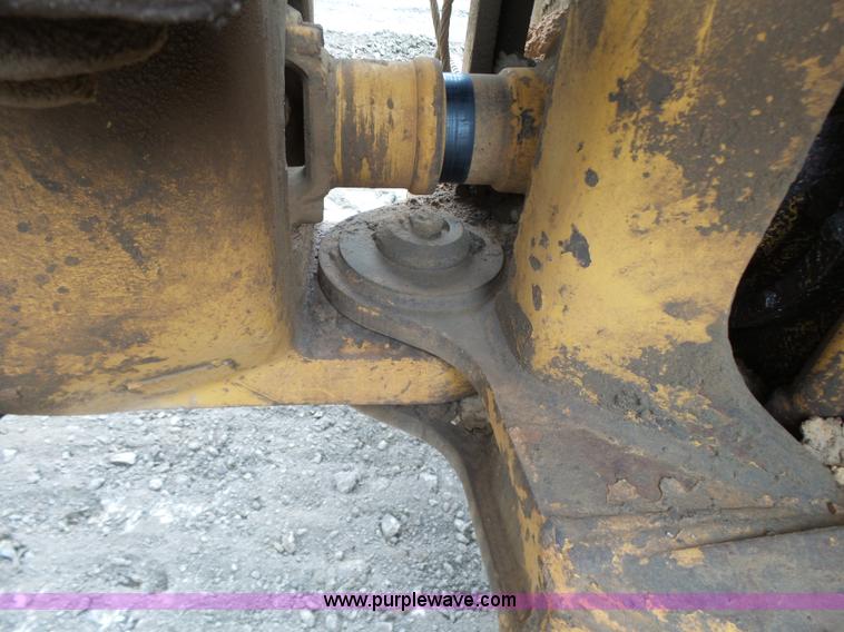 image for item K7146 1999 Caterpillar D400E Series II haul truck