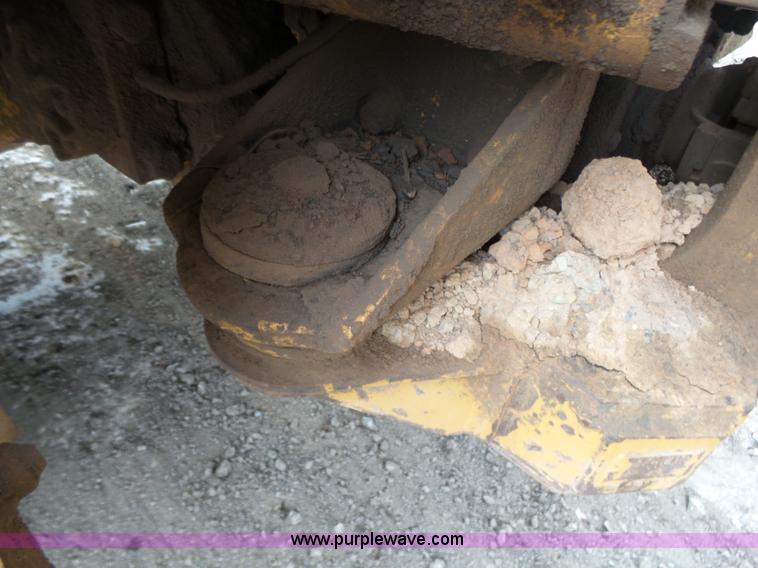 image for item K7146 1999 Caterpillar D400E Series II haul truck