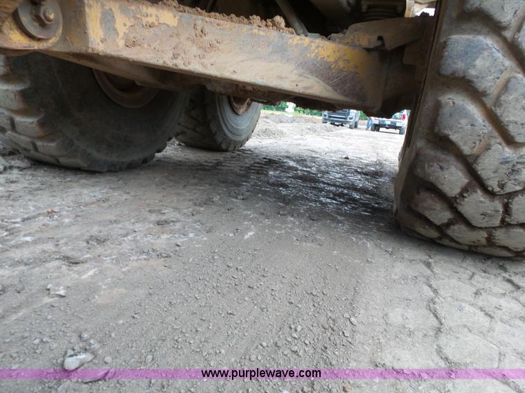 image for item K7146 1999 Caterpillar D400E Series II haul truck