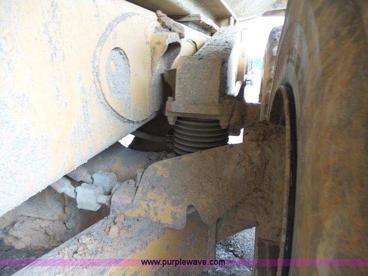 image for item K7146 1999 Caterpillar D400E Series II haul truck