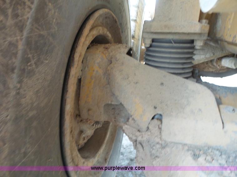 image for item K7146 1999 Caterpillar D400E Series II haul truck