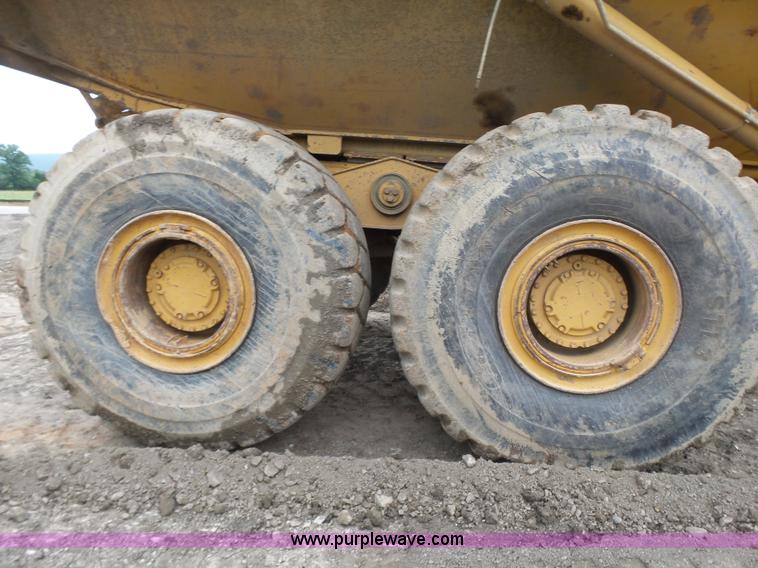 image for item K7146 1999 Caterpillar D400E Series II haul truck