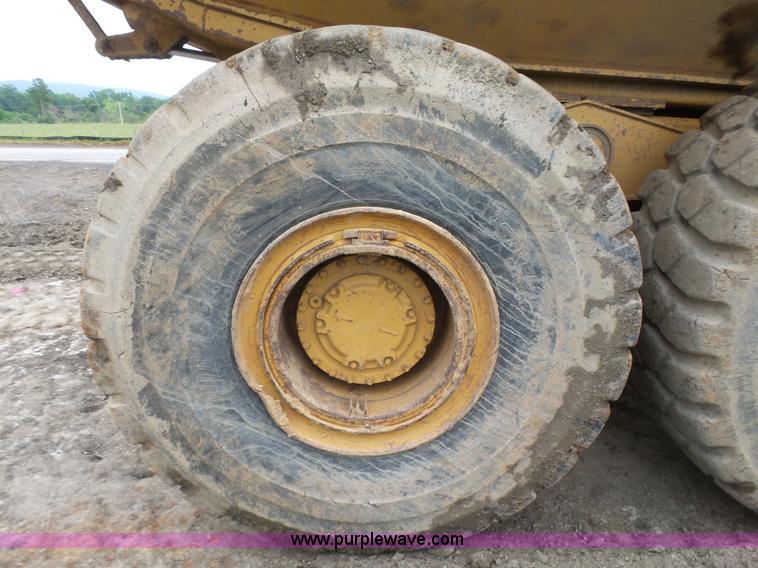 image for item K7146 1999 Caterpillar D400E Series II haul truck