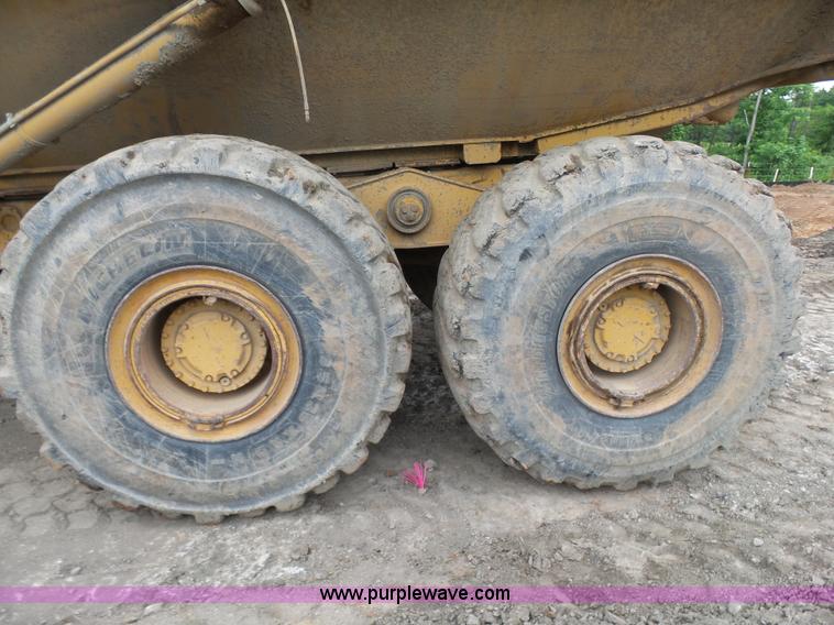 image for item K7146 1999 Caterpillar D400E Series II haul truck