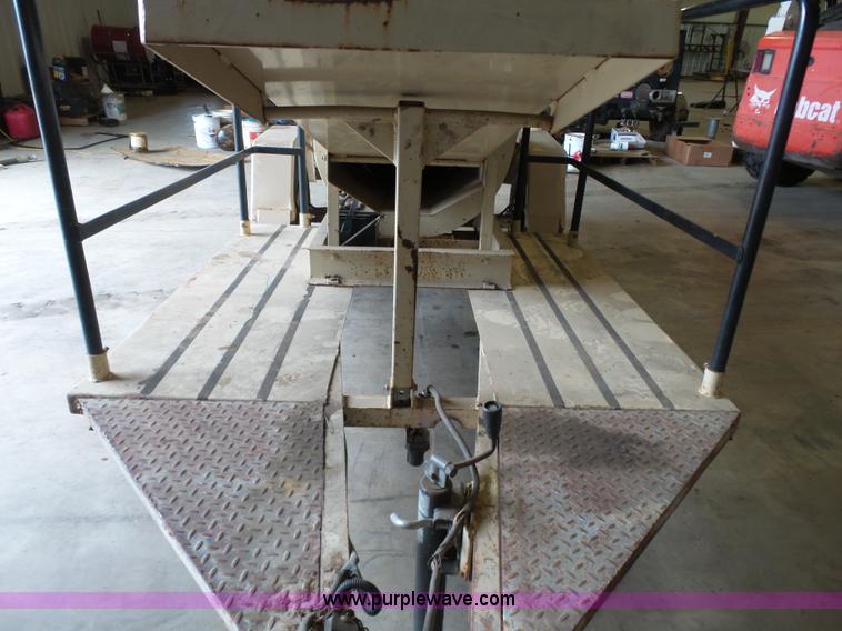 image for item K7148 Finn straw blower