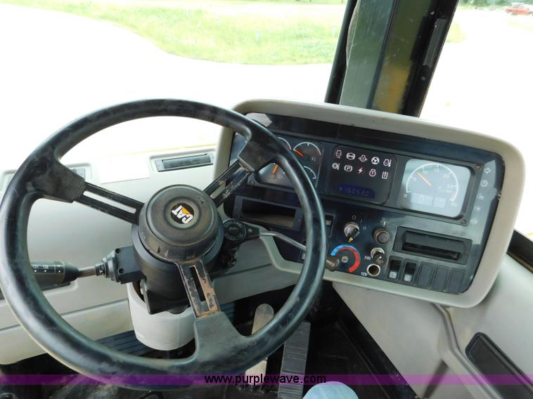 image for item K7150 2001 Caterpillar 621G conventional scraper