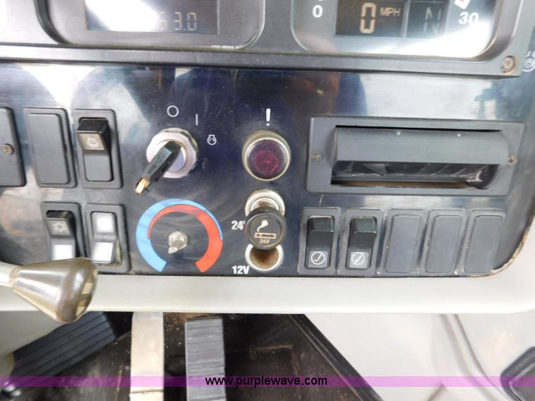 image for item K7150 2001 Caterpillar 621G conventional scraper