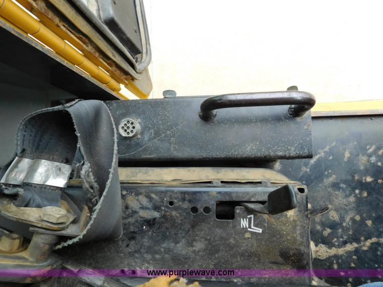 image for item K7150 2001 Caterpillar 621G conventional scraper