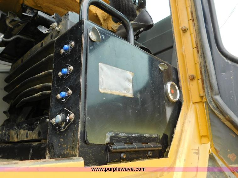image for item K7150 2001 Caterpillar 621G conventional scraper
