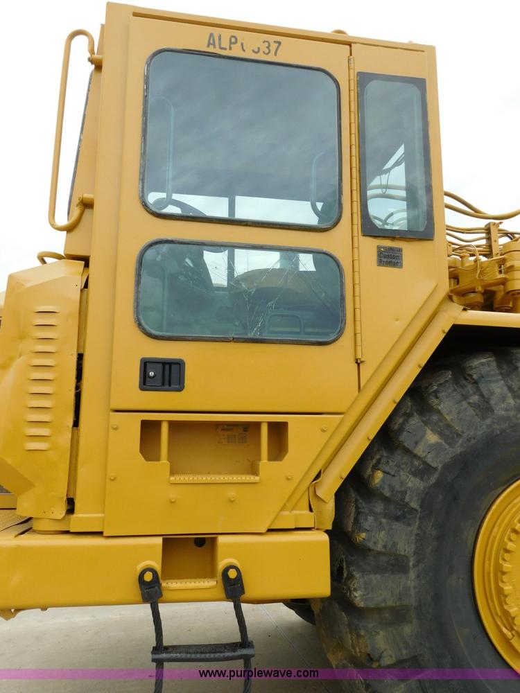 image for item K7150 2001 Caterpillar 621G conventional scraper