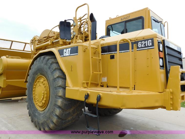 image for item K7150 2001 Caterpillar 621G conventional scraper