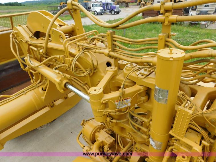 image for item K7150 2001 Caterpillar 621G conventional scraper