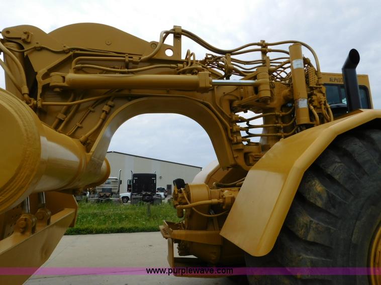 image for item K7150 2001 Caterpillar 621G conventional scraper