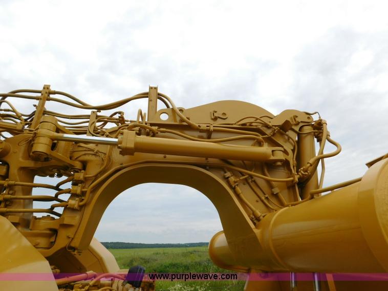 image for item K7150 2001 Caterpillar 621G conventional scraper