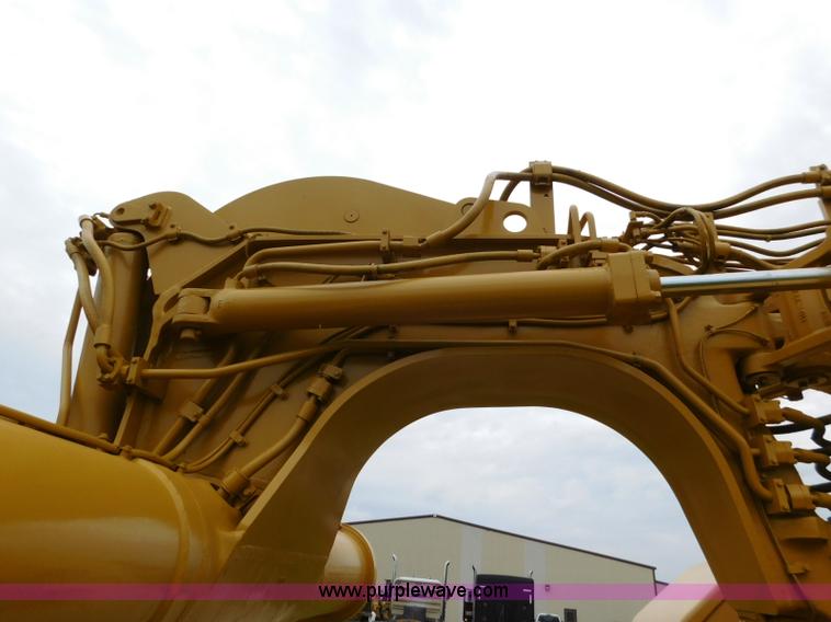 image for item K7150 2001 Caterpillar 621G conventional scraper