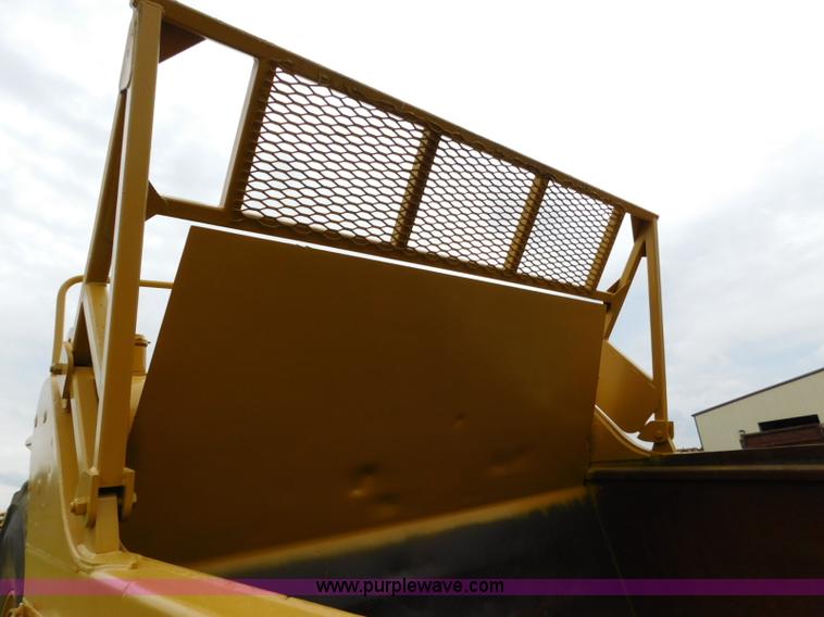 image for item K7150 2001 Caterpillar 621G conventional scraper