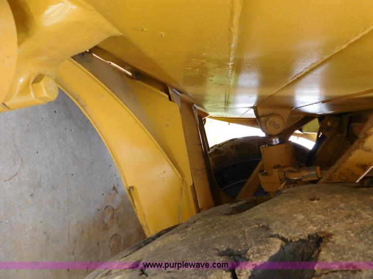 image for item K7150 2001 Caterpillar 621G conventional scraper