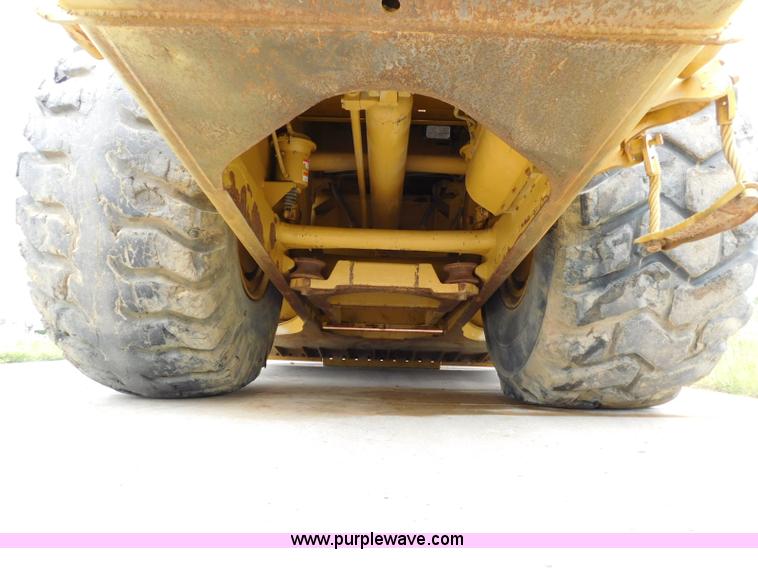 image for item K7150 2001 Caterpillar 621G conventional scraper
