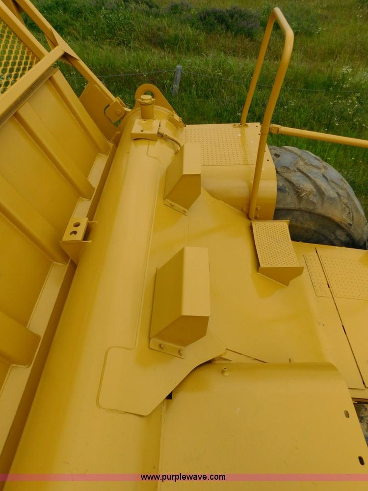 image for item K7150 2001 Caterpillar 621G conventional scraper