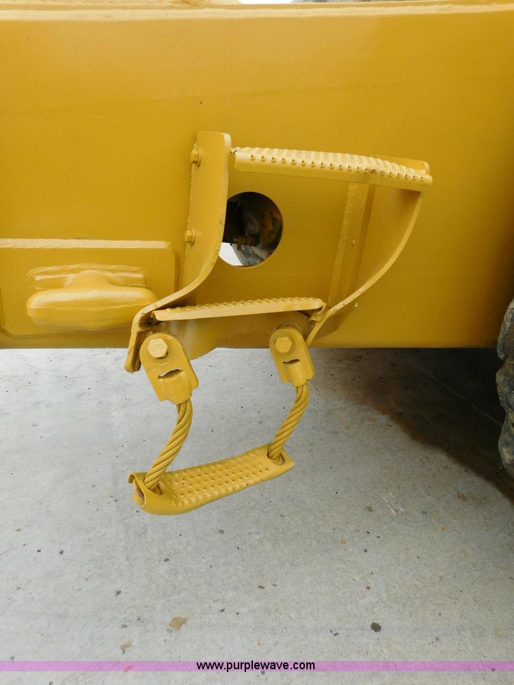 image for item K7150 2001 Caterpillar 621G conventional scraper
