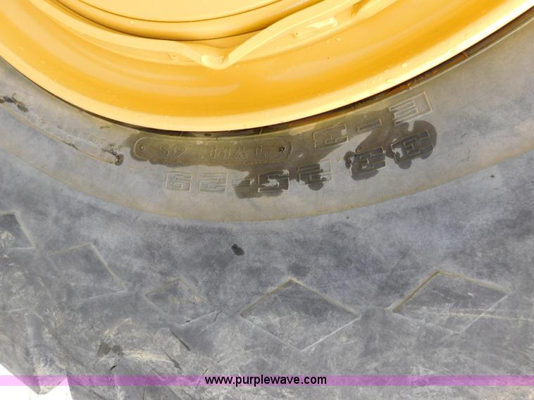 image for item K7150 2001 Caterpillar 621G conventional scraper