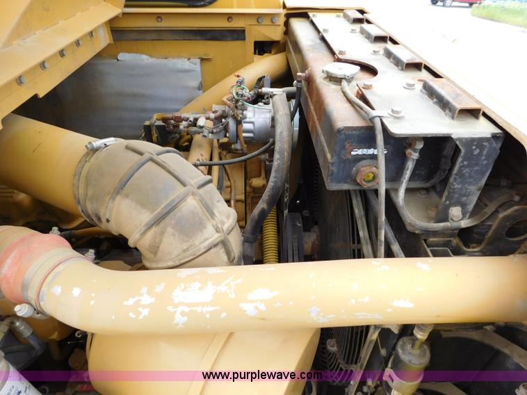 image for item K7150 2001 Caterpillar 621G conventional scraper