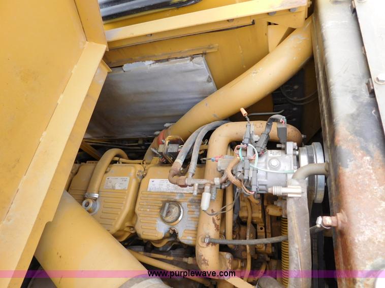 image for item K7150 2001 Caterpillar 621G conventional scraper