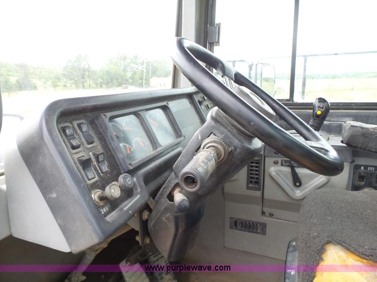 image for item K7153 1999 Caterpillar D400E Series II articulated haul truck