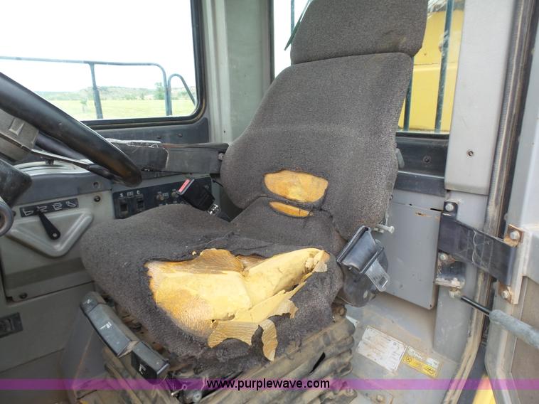 image for item K7153 1999 Caterpillar D400E Series II articulated haul truck