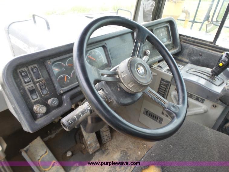 image for item K7153 1999 Caterpillar D400E Series II articulated haul truck