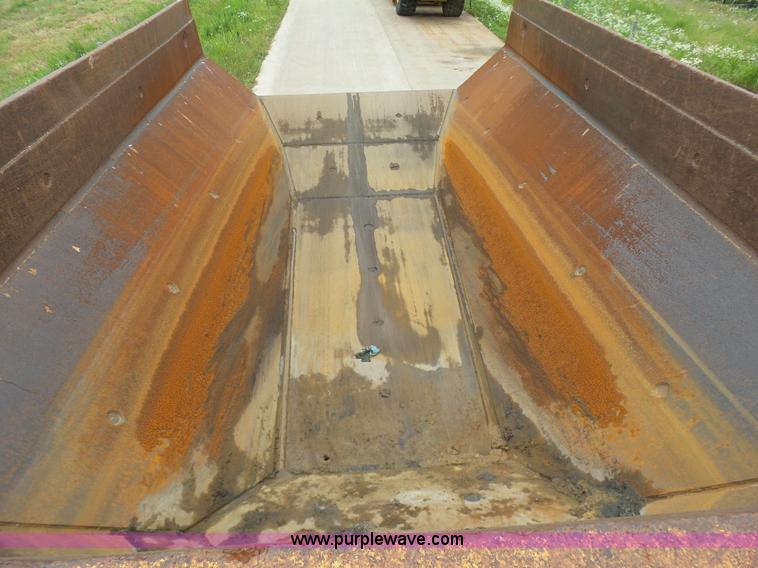 image for item K7153 1999 Caterpillar D400E Series II articulated haul truck