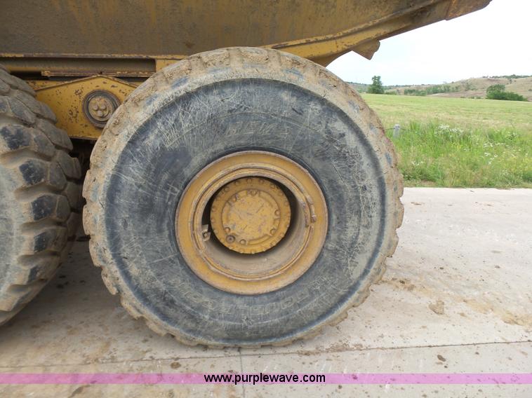 image for item K7153 1999 Caterpillar D400E Series II articulated haul truck