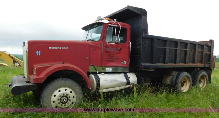 image for item K7154 1994 Western Star 4900 dump truck