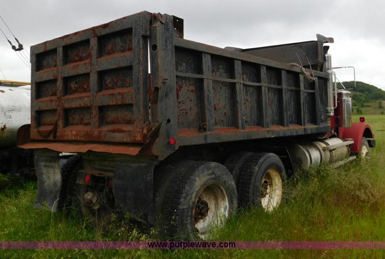 image for item K7154 1994 Western Star 4900 dump truck