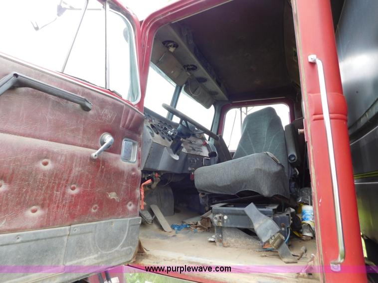 image for item K7154 1994 Western Star 4900 dump truck
