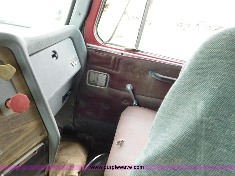 image for item K7154 1994 Western Star 4900 dump truck