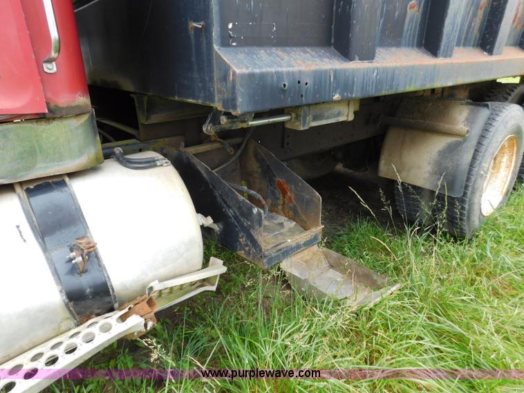 image for item K7154 1994 Western Star 4900 dump truck