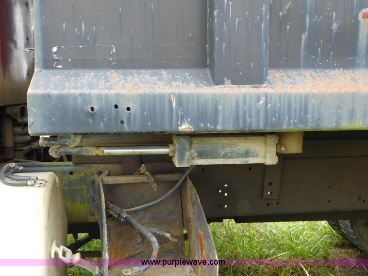 image for item K7154 1994 Western Star 4900 dump truck