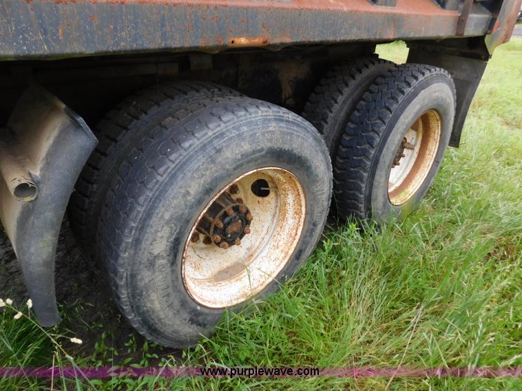 image for item K7154 1994 Western Star 4900 dump truck