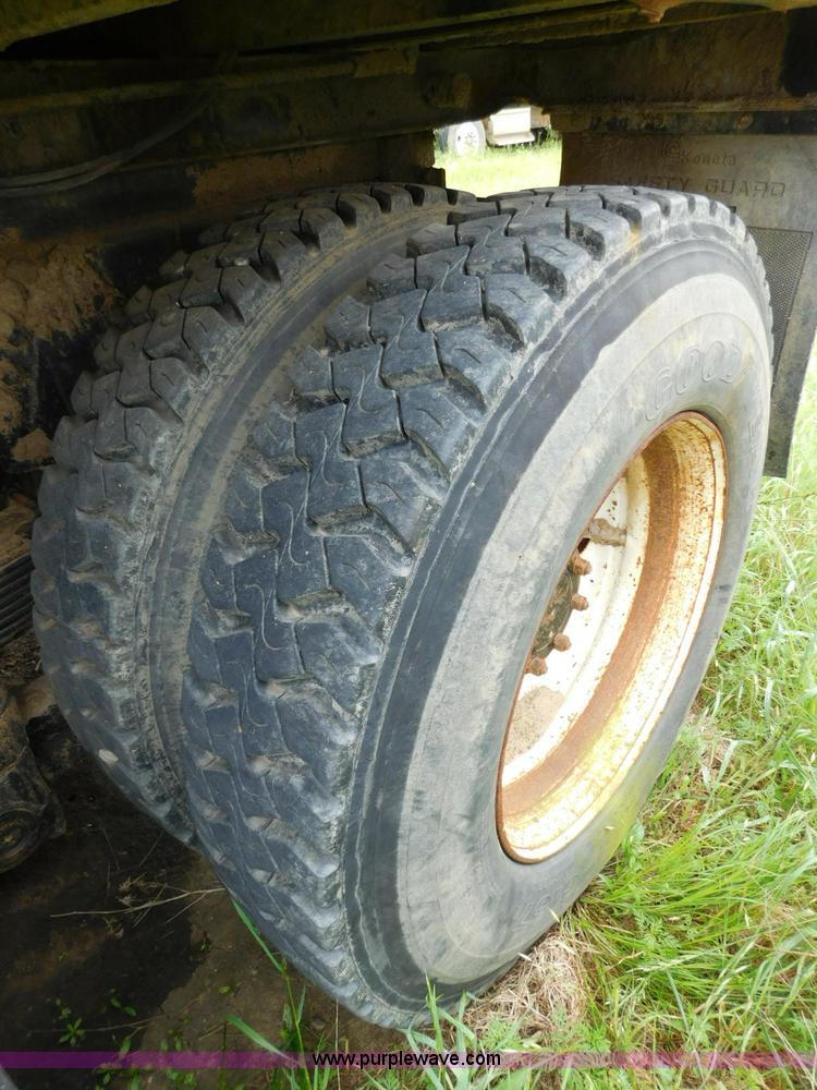 image for item K7154 1994 Western Star 4900 dump truck