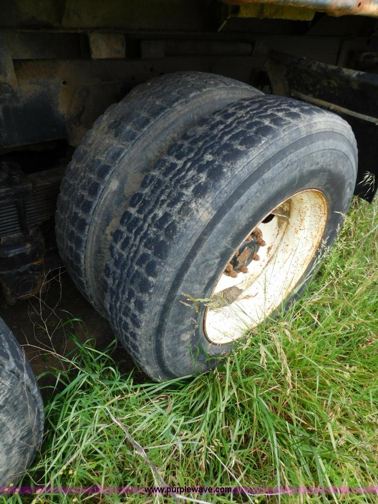 image for item K7154 1994 Western Star 4900 dump truck