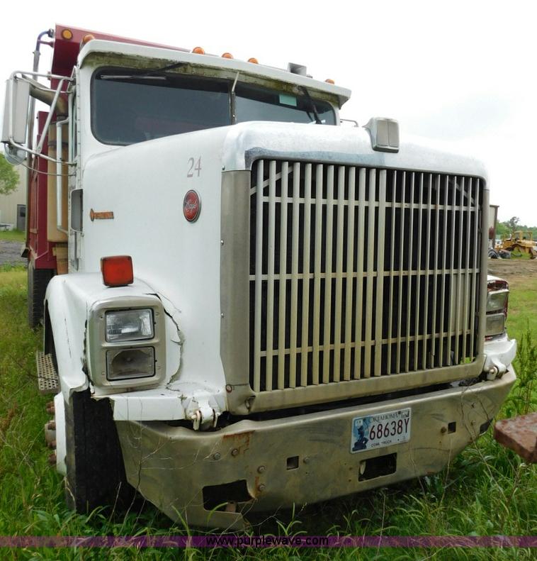 image for item K7155 1989 International F9370 dump truck