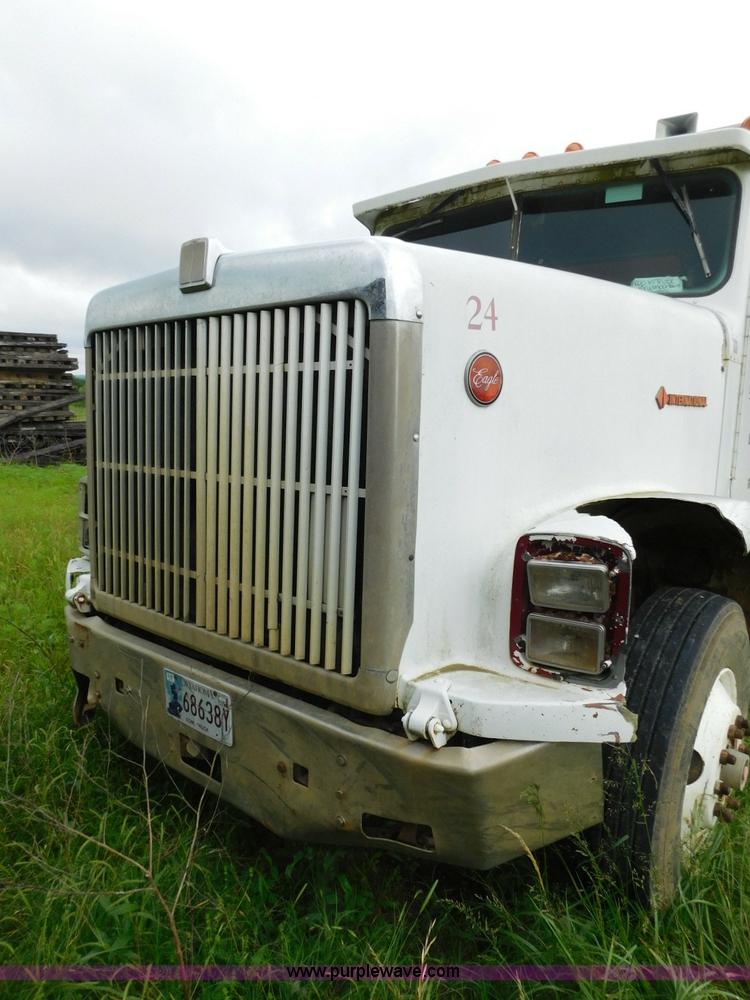 image for item K7155 1989 International F9370 dump truck