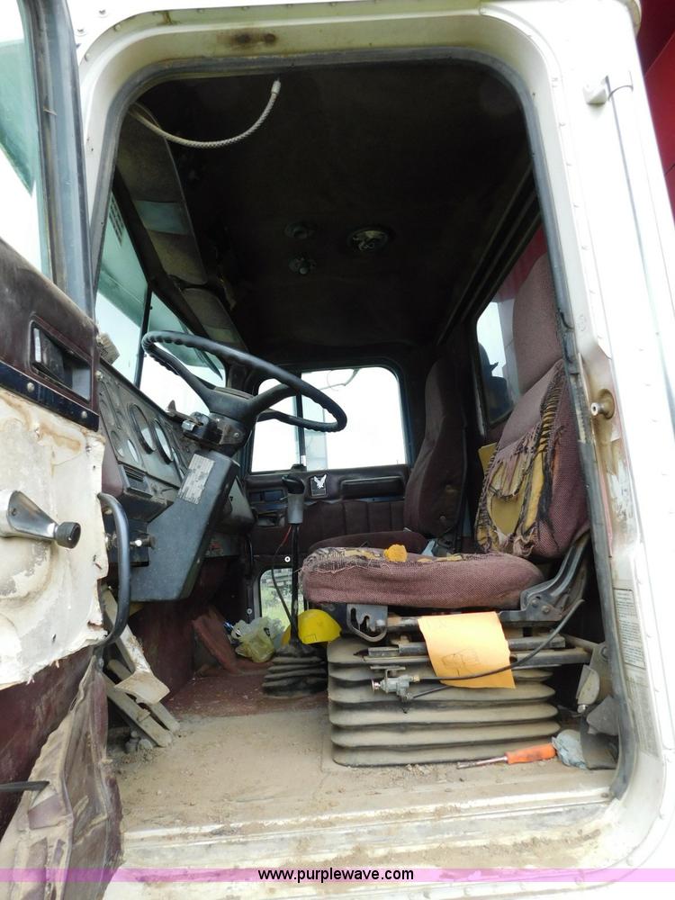 image for item K7155 1989 International F9370 dump truck