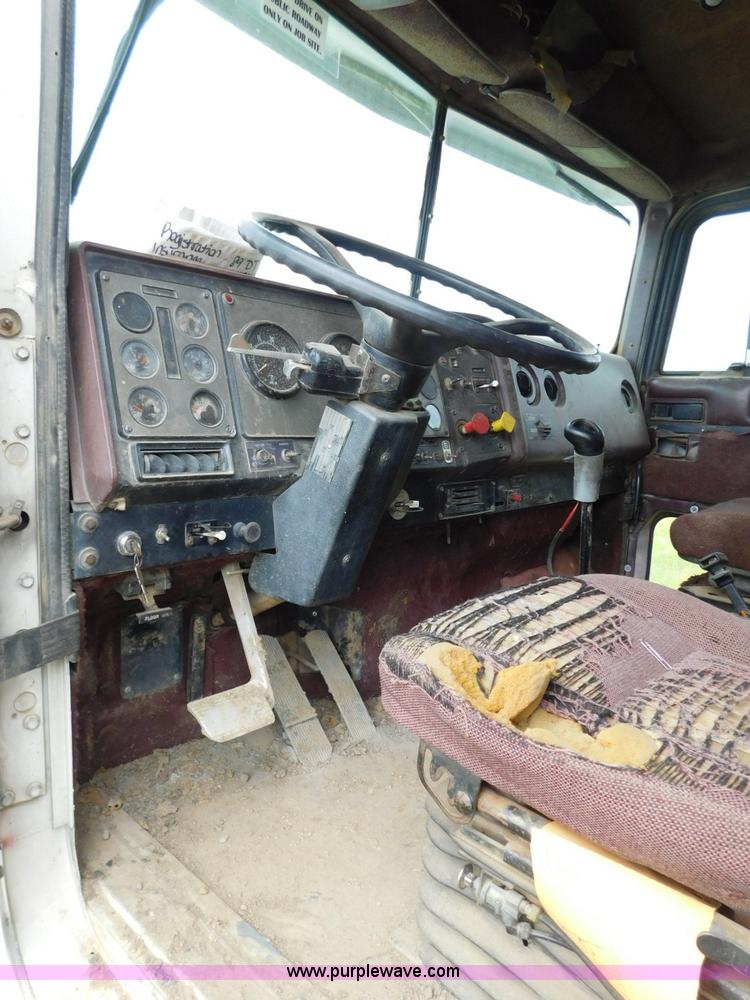image for item K7155 1989 International F9370 dump truck