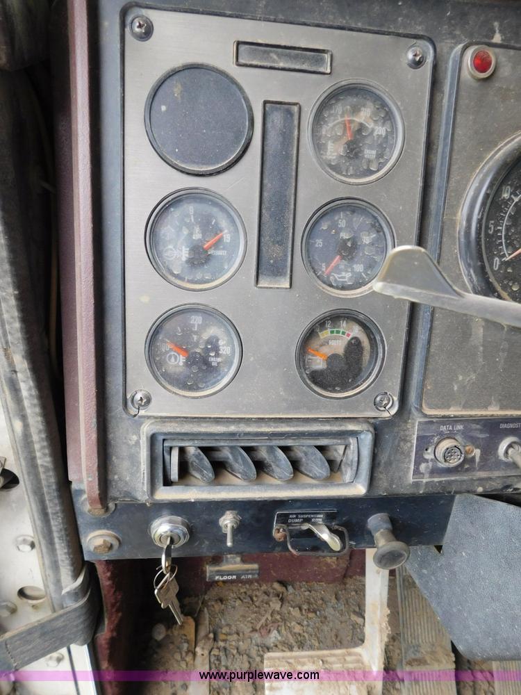 image for item K7155 1989 International F9370 dump truck