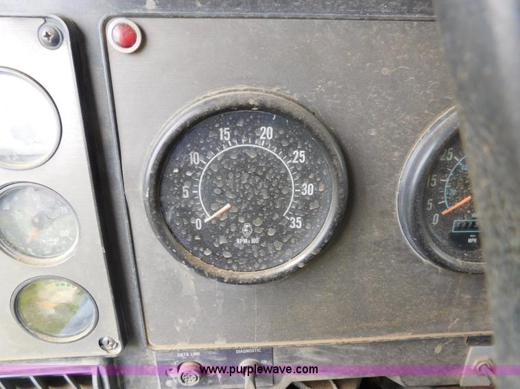 image for item K7155 1989 International F9370 dump truck